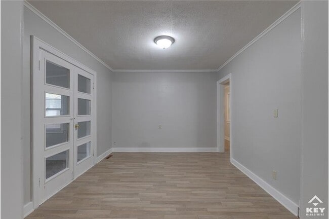 Building Photo - 705 S Pershing Ave