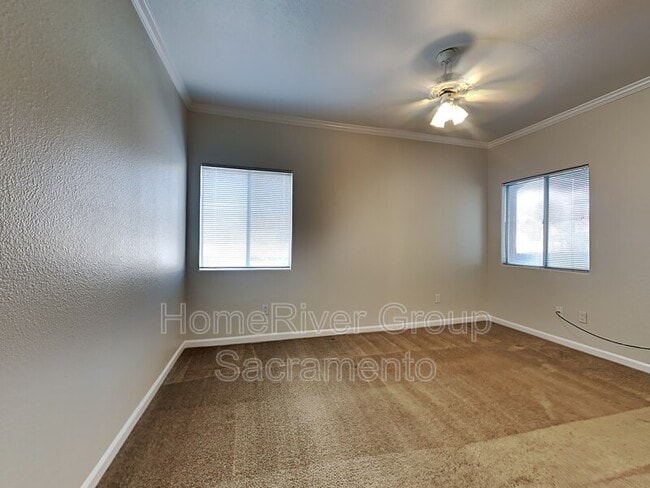 Building Photo - 10001 Woodcreek Oaks Blvd