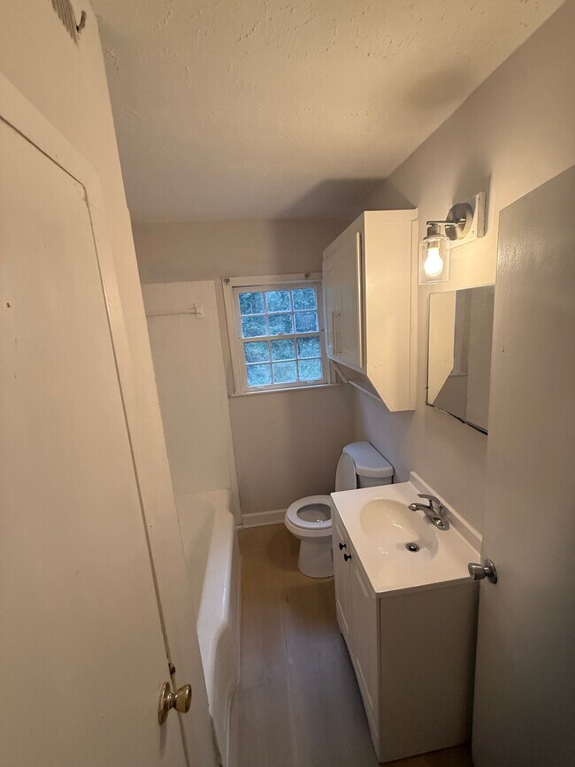 Building Photo - 1687 Beechwood Blvd SW