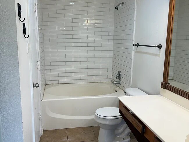 Foto del edificio - 725 Cooper Ln