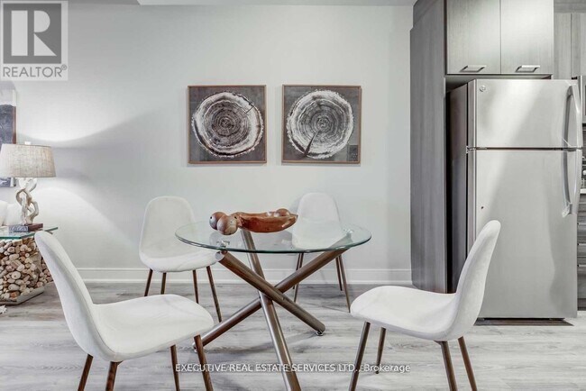 Building Photo - 150 Main St W