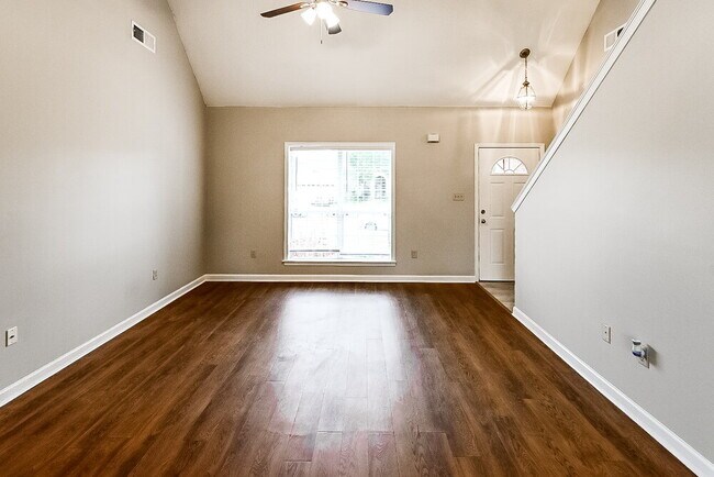 Foto del edificio - 1426 Clockshop Dr