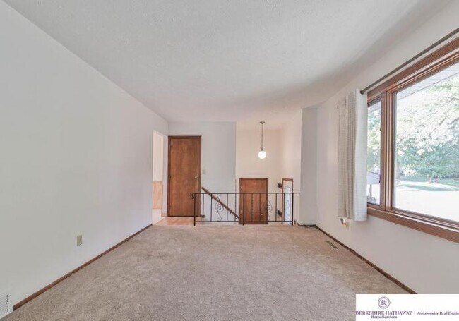 Building Photo - 4 bedroom in Omaha NE 68144