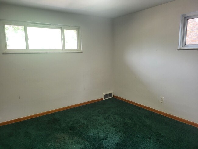 Building Photo - 3 bedroom, 1.5 bath ranch in Penn Hills!