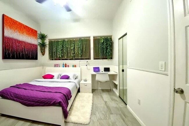 Foto del edificio - 3356 Bird Ave