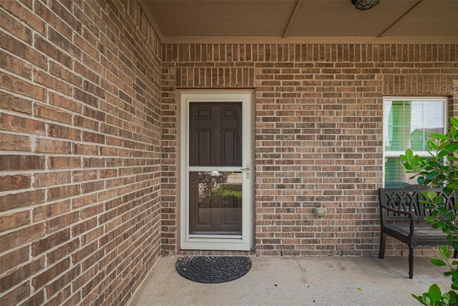 Building Photo - 5123 Oak Briar Ln