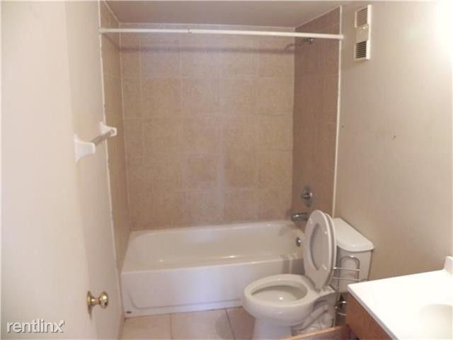 Building Photo - 1 br, 1 bath Condo - 2050 NW 43 TERRACE