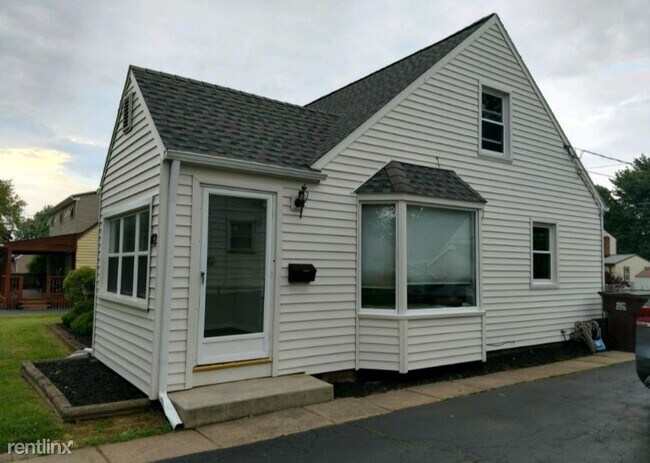 Foto del edificio - 2 br, 1 bath House - 42 Alden road