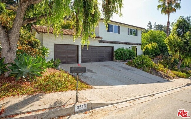 Building Photo - 3243 Kirkham Dr