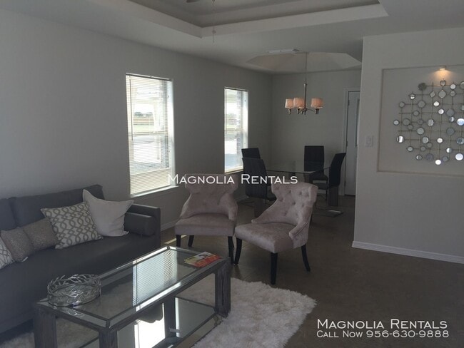 Building Photo - Tulipan Villas Apartments