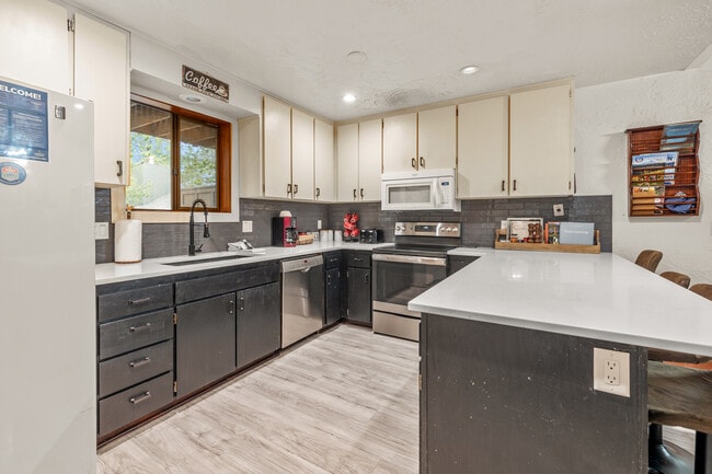 Building Photo - 18066 E Butte Ln