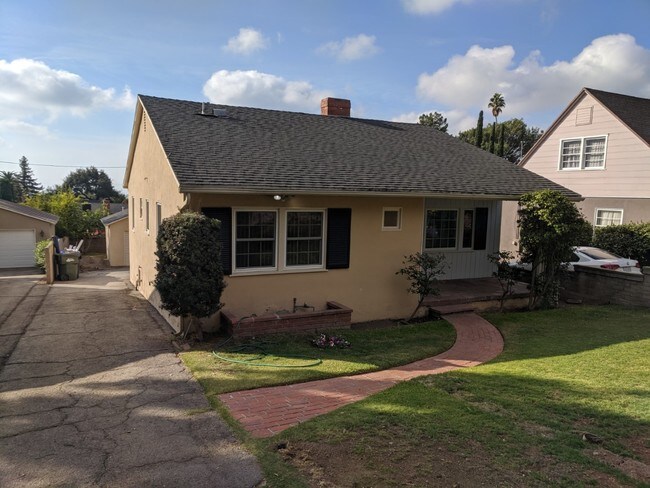 Building Photo - 1108 E Altadena Dr