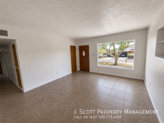 Building Photo - 924 W Mercer Ln