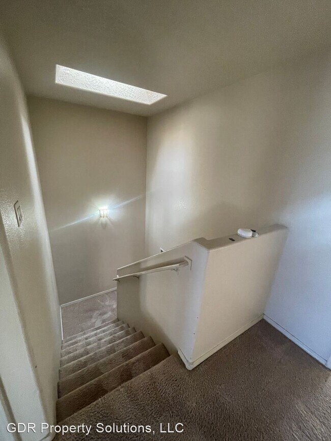 Building Photo - 3 br, 3 bath House - 716 Mesa Del Rio Stre...