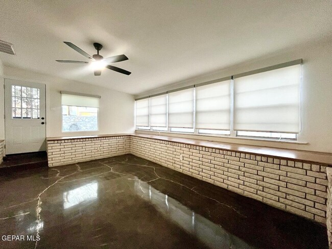 Building Photo - 1203 Madeline Dr