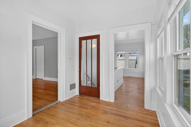 Building Photo - 258 Hickok Ave