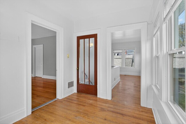 Foto del edificio - 258 Hickok Ave