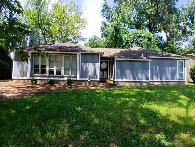 Building Photo - Charming 3-bedrrom 2 bath home - Raleigh