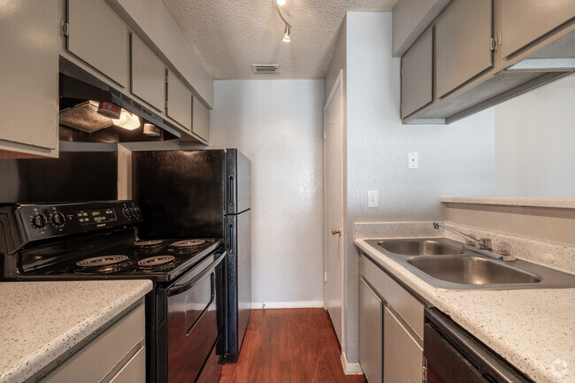 1BR, 1BA - 575SF - Kitchen - The Summit Apartments