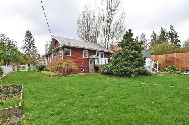 Building Photo - Charming South Hill Bungalow