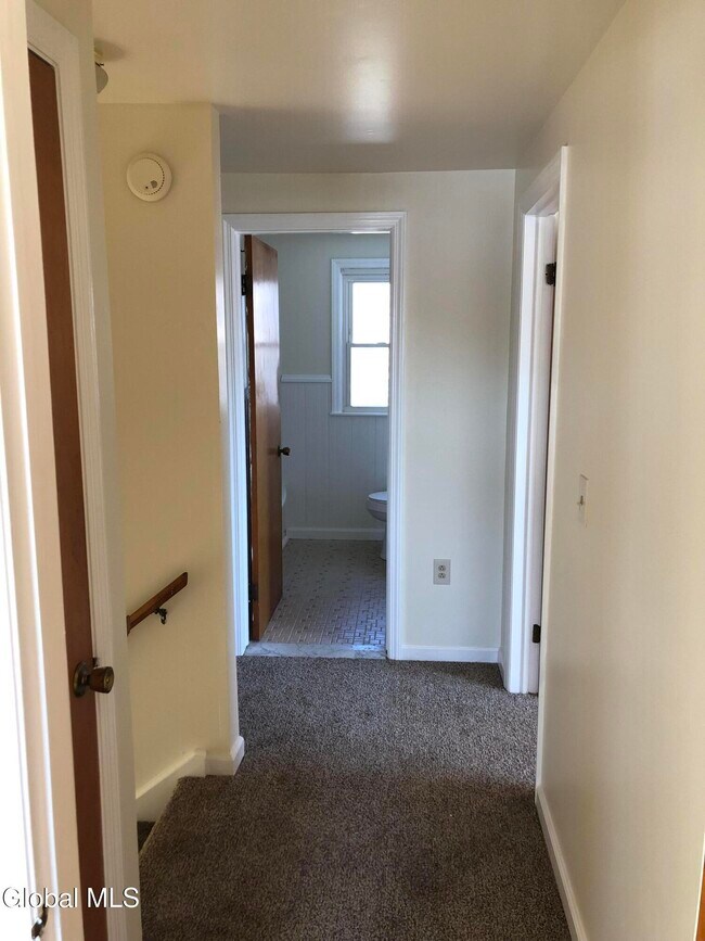 Foto del edificio - 34 Swayze Dr