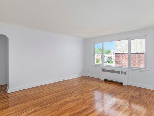 Building Photo - 340–376 Tillbury Avenue