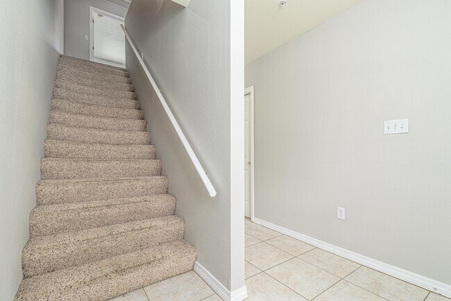 Foto del edificio - 100 Corwin Dr