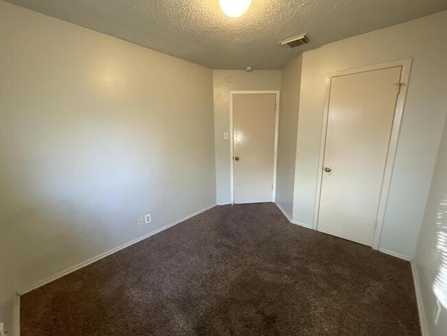 Building Photo - 6810 Misty Field Dr