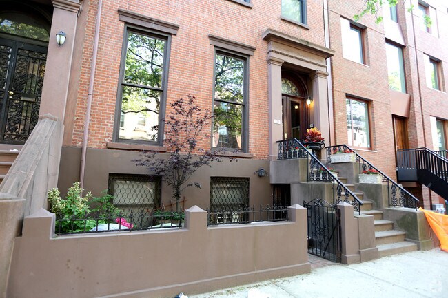 Building Photo - 277 Union St