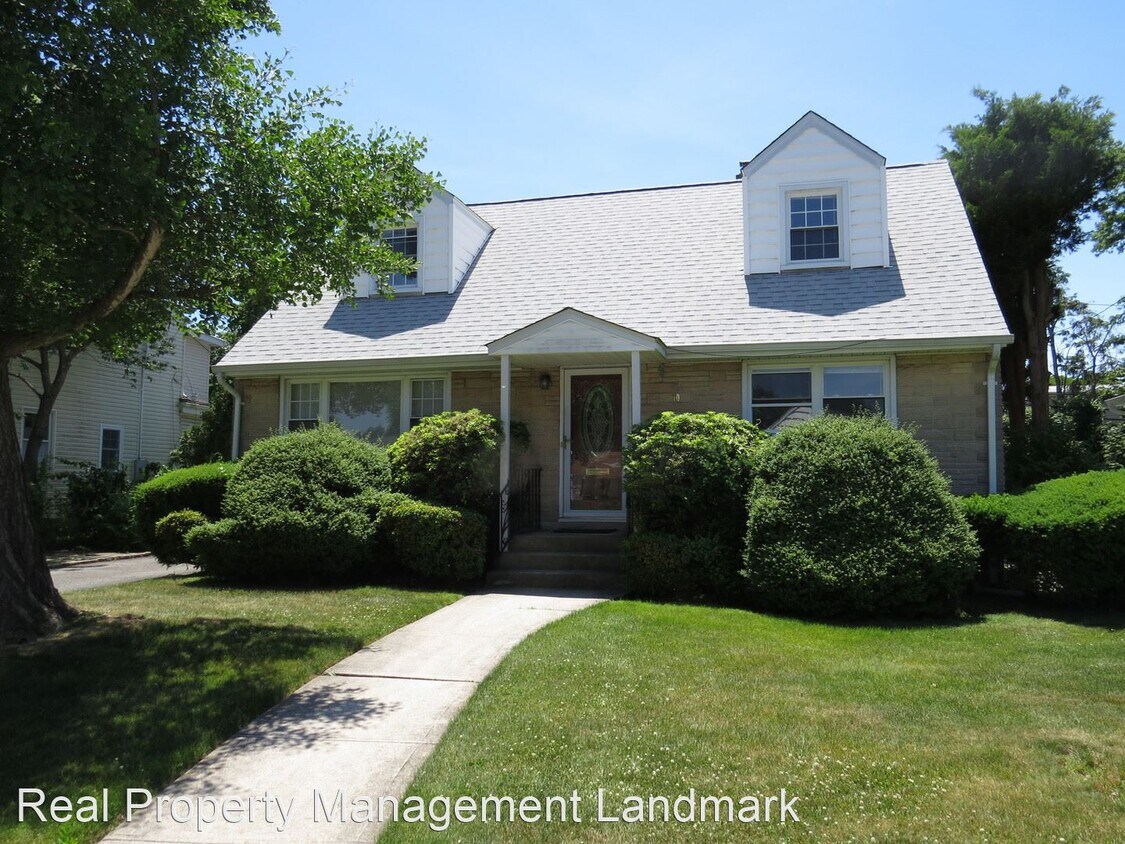 Primary Photo - 4 br, 2 bath House - 70 Woodhollow Road