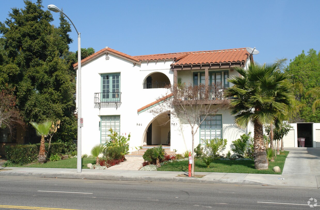 Primary Photo - 901 E Chevy Chase Dr