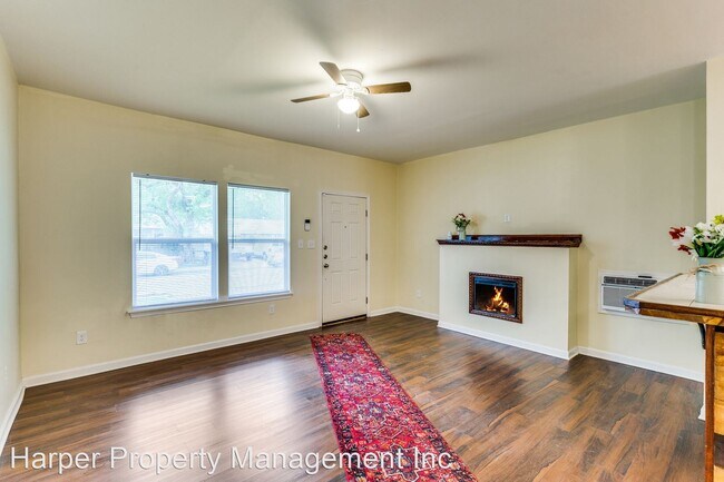 Foto del edificio - 3 br, 2 bath House - 1821 Santa Monica St