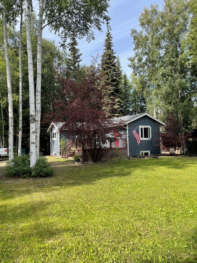 Primary Photo - Pet Friendly 3 Bed / 2 Bath w/ woodstove &...