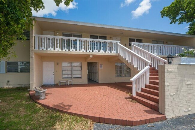 Building Photo - 1033 NW 30th Ct