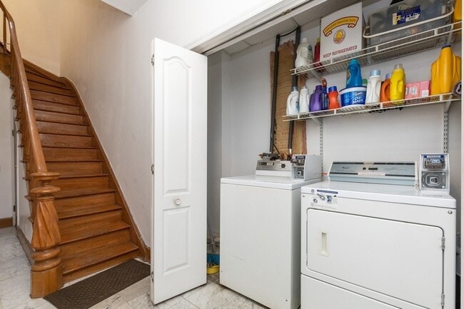 Building Photo - 204 Christopher Columbus Dr