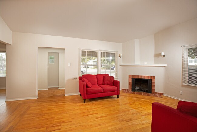 Foto del edificio - 1252 Thompson Ave