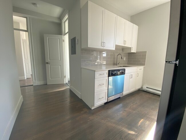 Building Photo - 77 Park Dr