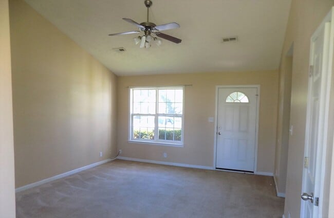 Building Photo - *** NICE RANCH HOME ***