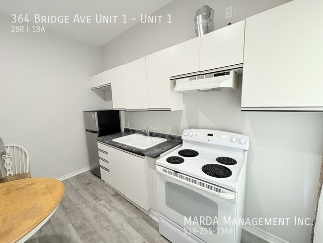 Photo du bâtiment - COZY BED/1 BATH MAIN FLOOR UNIT INCLUSIVE - NEAR UNIVERSITY
