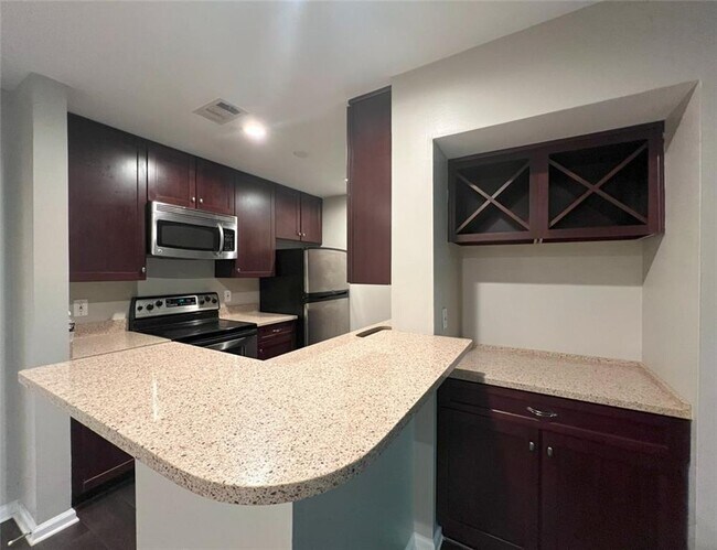 Building Photo - 3312 Pine Heights Dr NE