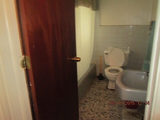 Foto del edificio - 8051 Schaefer Hwy