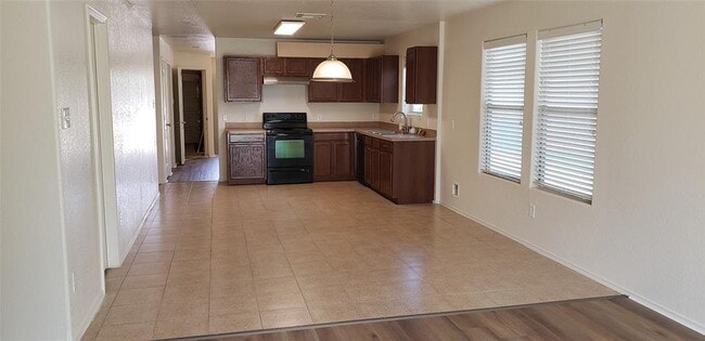 Building Photo - 1119 Desert Oasis Ln