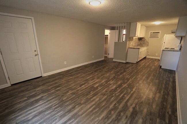 Building Photo - 3165 Walnut Ave