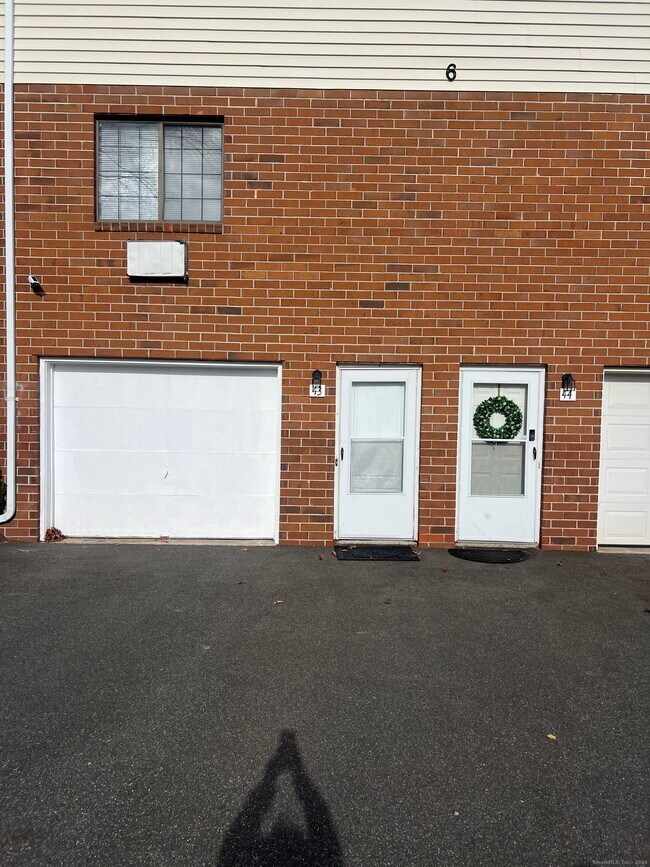 Building Photo - 515 Scott Rd