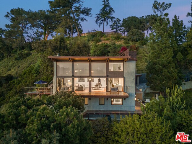 Foto del edificio - 1735 Summitridge Dr