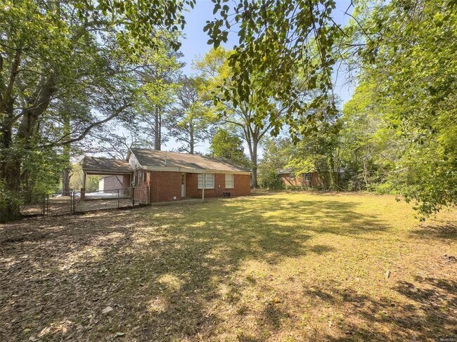 Foto del edificio - 815 Perry Hill Rd