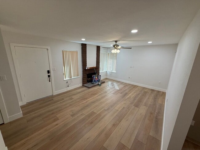 Building Photo - 3424 Pickwick St