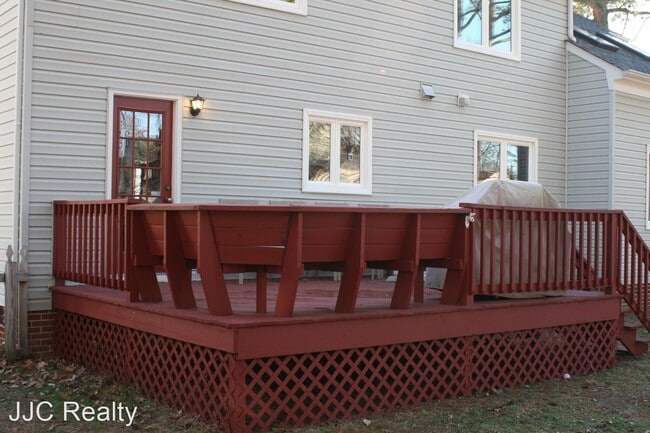 Building Photo - 4 br, 2.5 bath House - 104 Conway Court