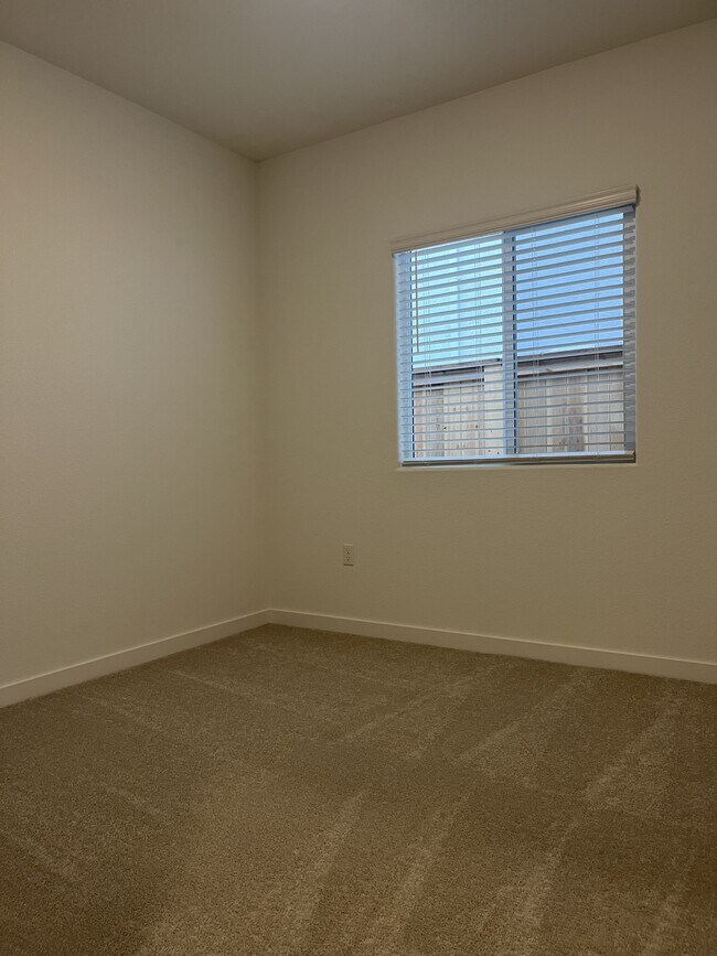 Building Photo - 1085 Silverado Wy