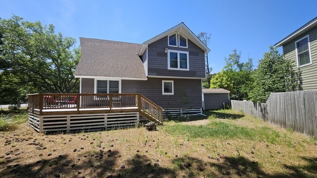 Building Photo - 102 W Windjammer Rd